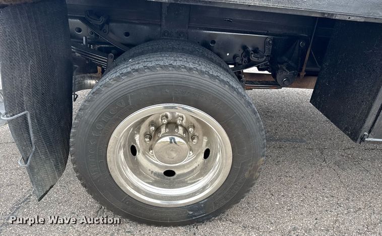 image for item DM5635 2018 Ford F550 Super Duty  Crew Cab flatbed truck