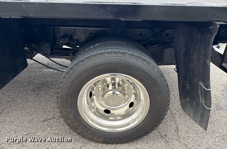 image for item DM5635 2018 Ford F550 Super Duty  Crew Cab flatbed truck