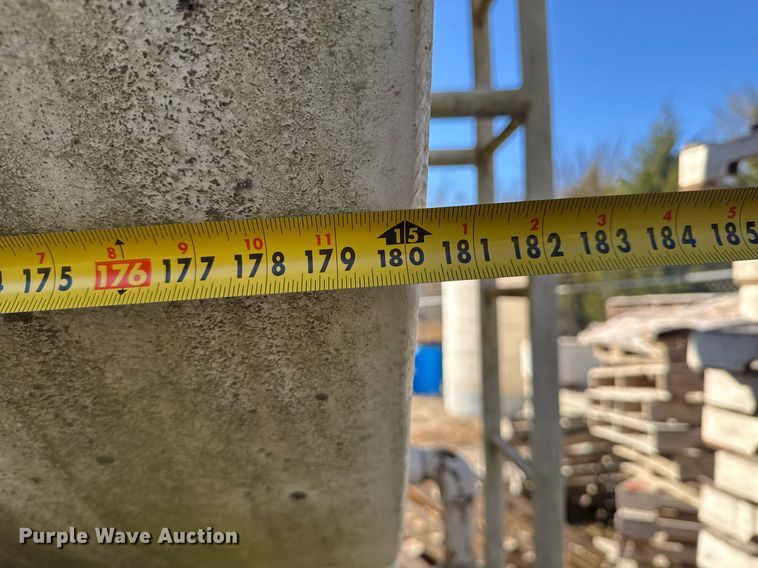 image for item DO0008 1991 Mack DM690S tank truck