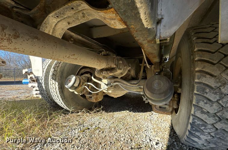 image for item DO0008 1991 Mack DM690S tank truck