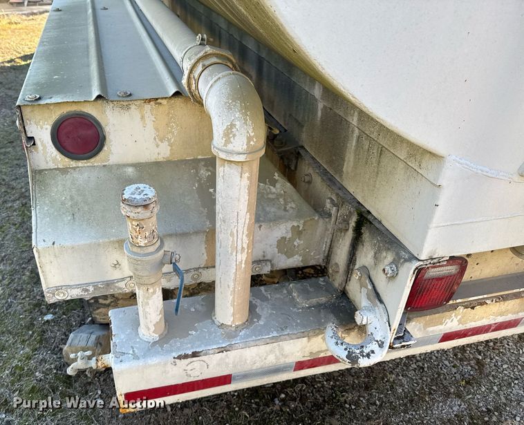 image for item DO0008 1991 Mack DM690S tank truck