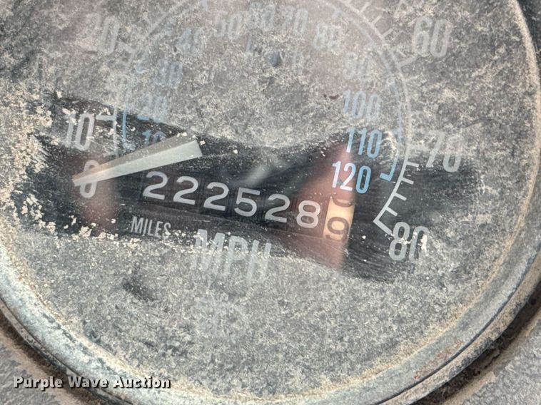 image for item DO0008 1991 Mack DM690S tank truck