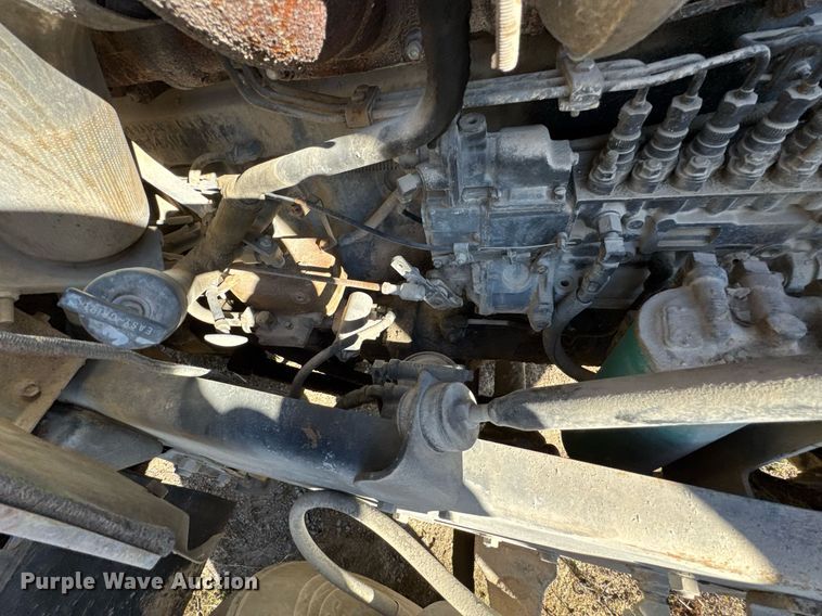 image for item DO0008 1991 Mack DM690S tank truck