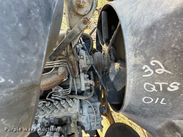 image for item DO0008 1991 Mack DM690S tank truck