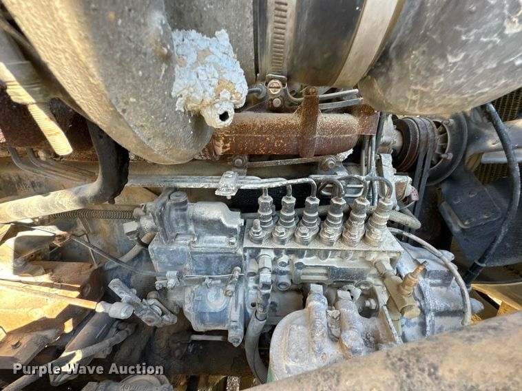 image for item DO0008 1991 Mack DM690S tank truck