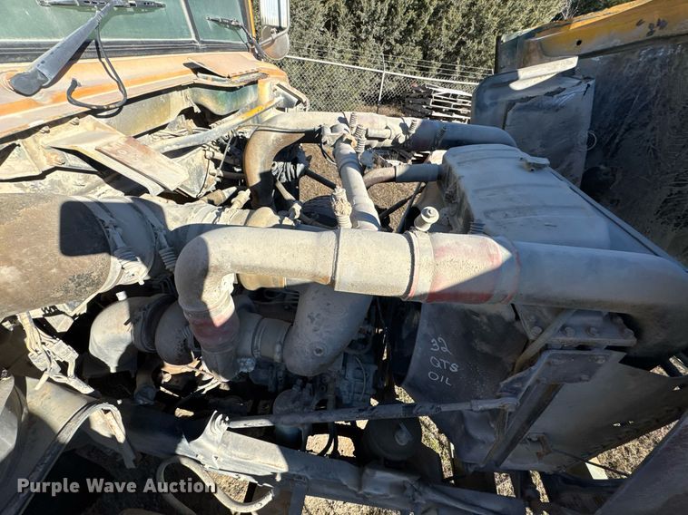 image for item DO0008 1991 Mack DM690S tank truck