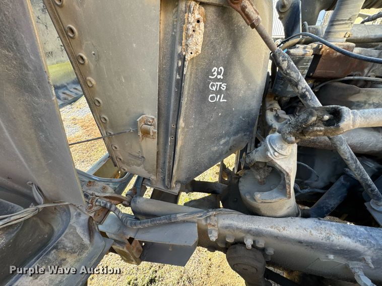 image for item DO0008 1991 Mack DM690S tank truck