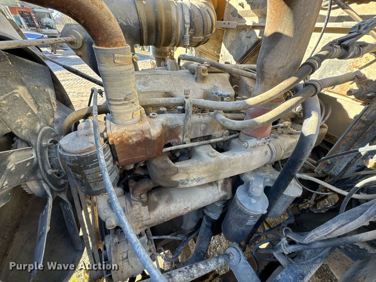 image for item DO0008 1991 Mack DM690S tank truck