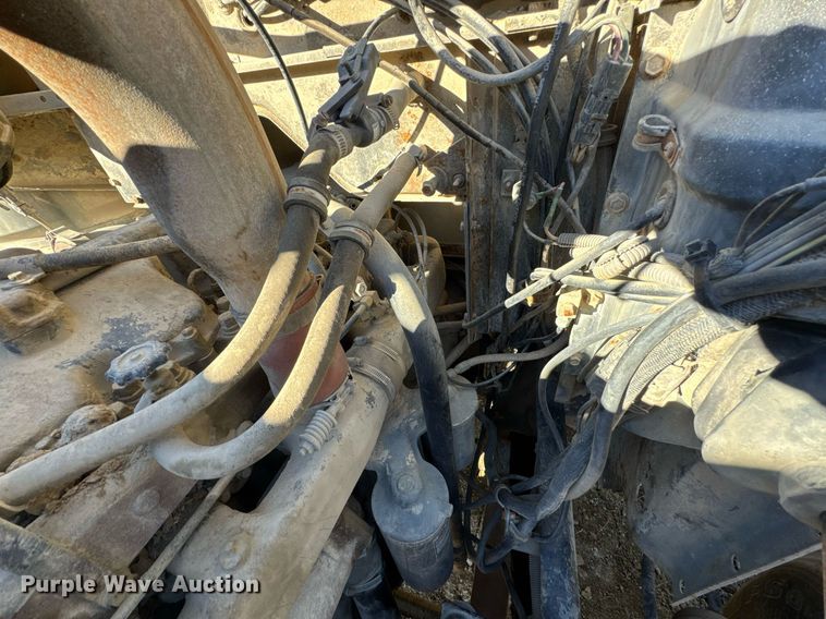 image for item DO0008 1991 Mack DM690S tank truck