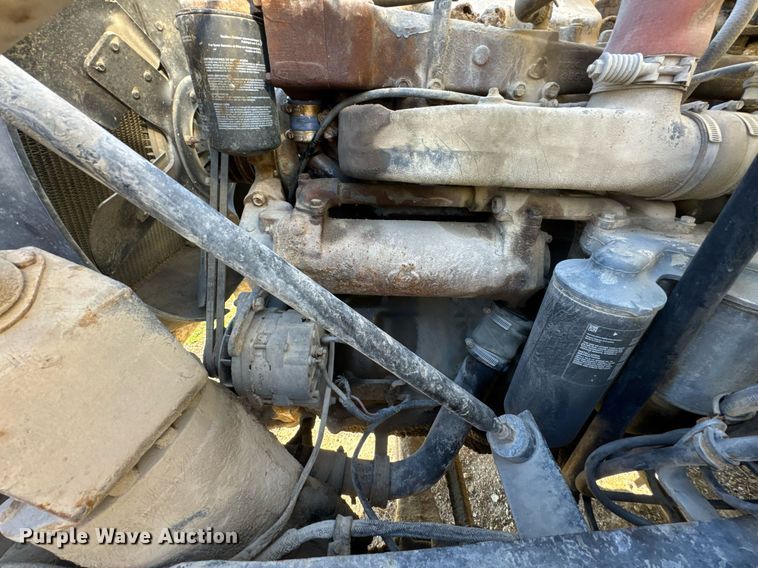 image for item DO0008 1991 Mack DM690S tank truck