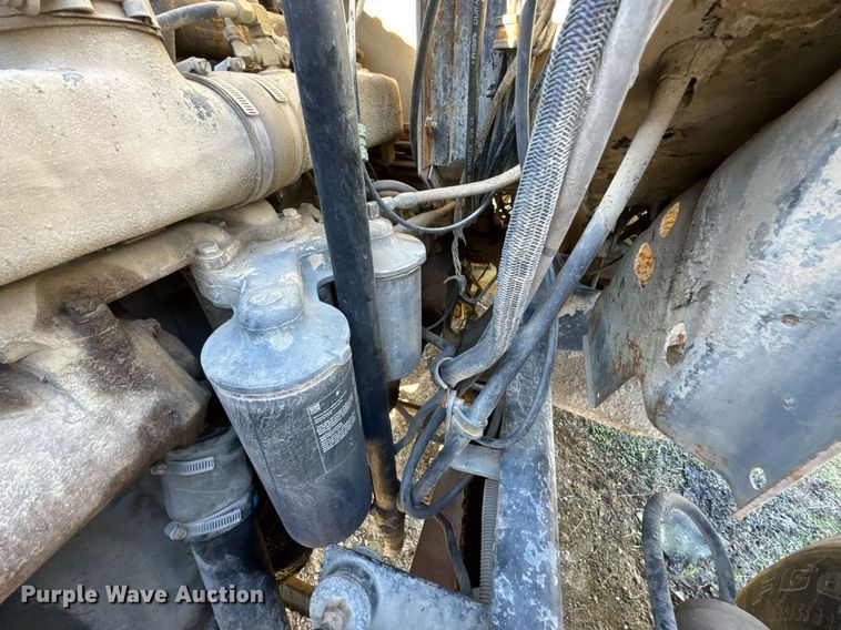 image for item DO0008 1991 Mack DM690S tank truck