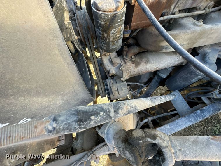 image for item DO0008 1991 Mack DM690S tank truck