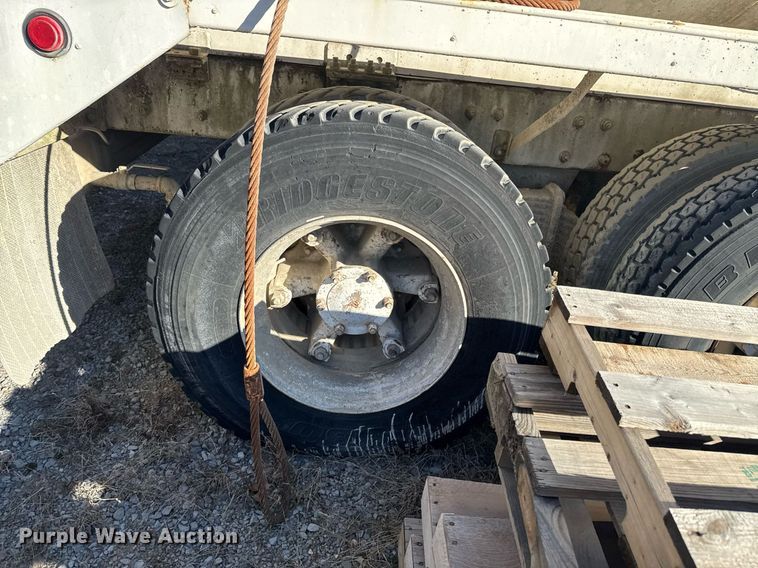 image for item DO0008 1991 Mack DM690S tank truck