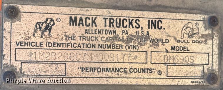 image for item DO0008 1991 Mack DM690S tank truck