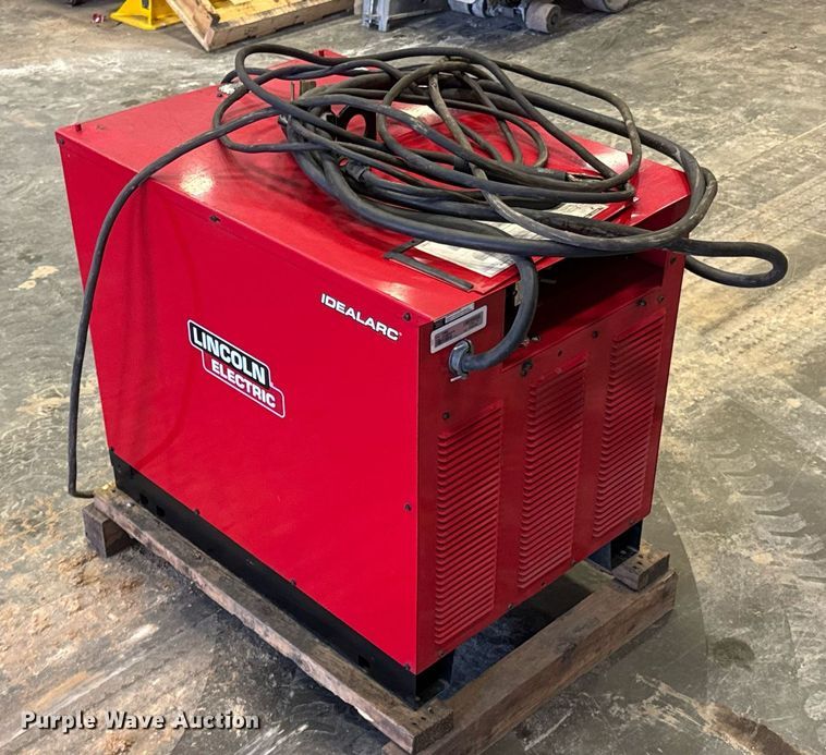 image for item DO0373 Lincoln Electric IdealArc R3R-400 welder