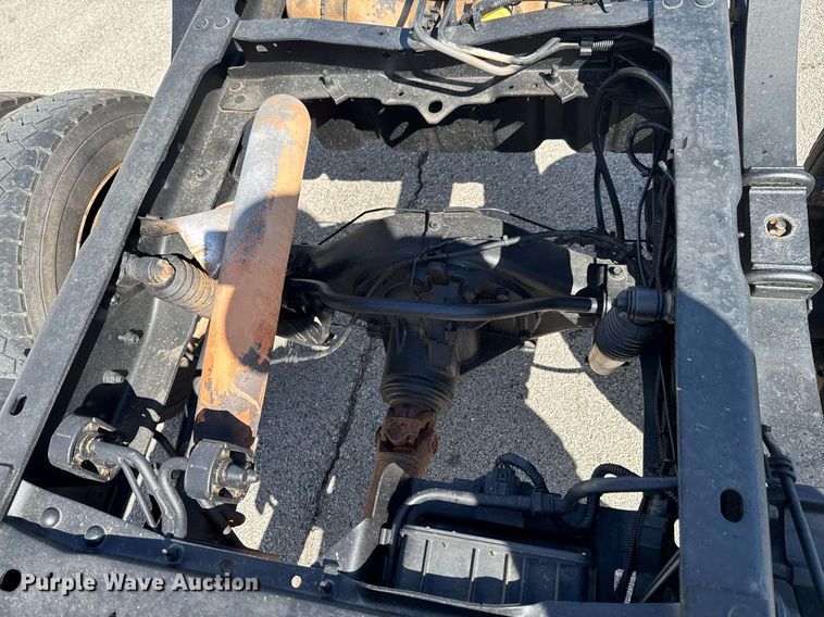 image for item DO0656 2012 Ford F550 Super Duty XLT SuperCab truck cab and chassis