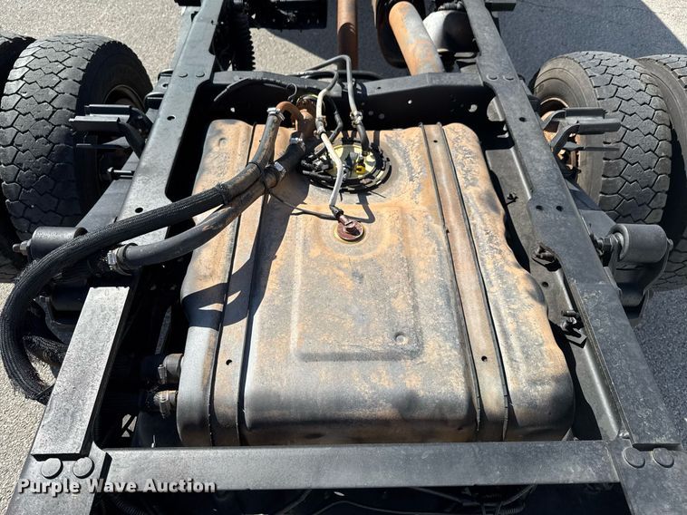 image for item DO0656 2012 Ford F550 Super Duty XLT SuperCab truck cab and chassis