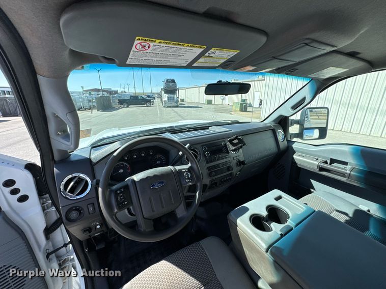 image for item DO0656 2012 Ford F550 Super Duty XLT SuperCab truck cab and chassis