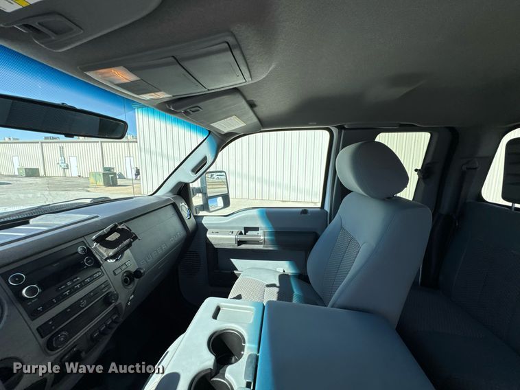 image for item DO0656 2012 Ford F550 Super Duty XLT SuperCab truck cab and chassis