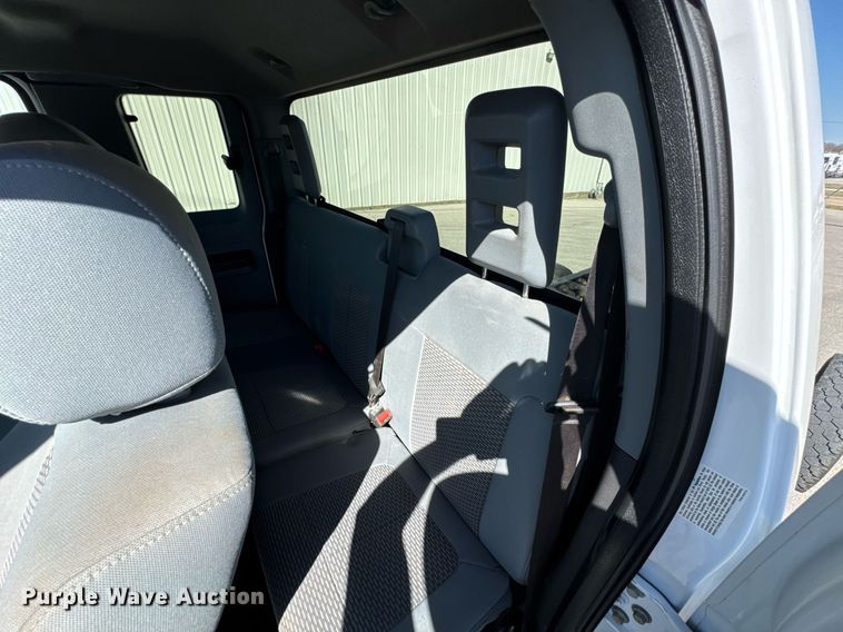 image for item DO0656 2012 Ford F550 Super Duty XLT SuperCab truck cab and chassis