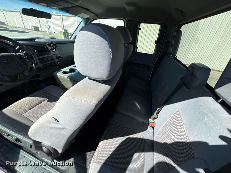 image for item DO0656 2012 Ford F550 Super Duty XLT SuperCab truck cab and chassis