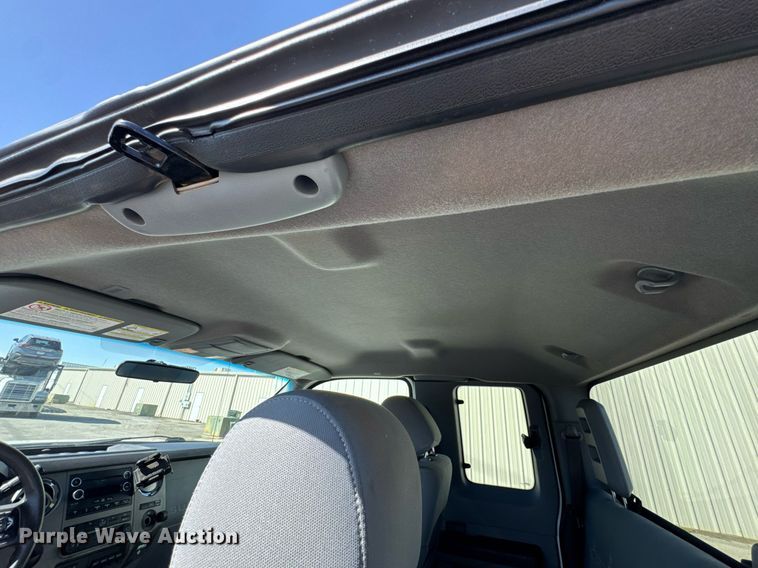 image for item DO0656 2012 Ford F550 Super Duty XLT SuperCab truck cab and chassis