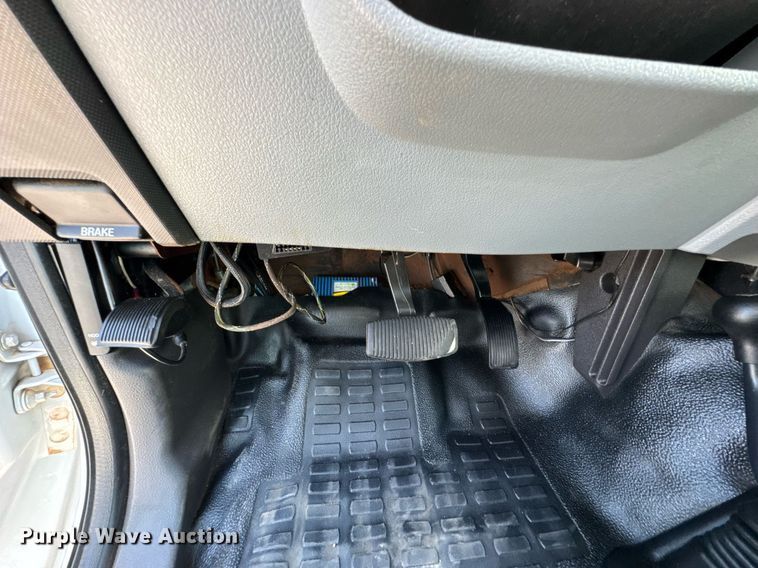 image for item DO0656 2012 Ford F550 Super Duty XLT SuperCab truck cab and chassis