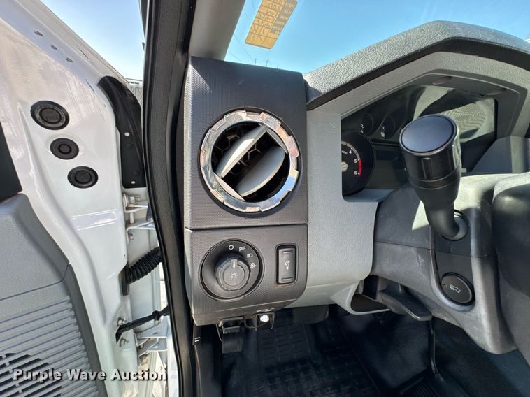 image for item DO0656 2012 Ford F550 Super Duty XLT SuperCab truck cab and chassis