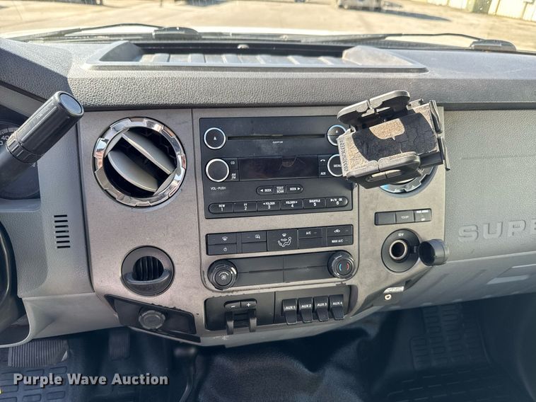 image for item DO0656 2012 Ford F550 Super Duty XLT SuperCab truck cab and chassis