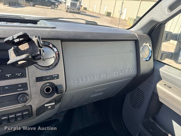 image for item DO0656 2012 Ford F550 Super Duty XLT SuperCab truck cab and chassis