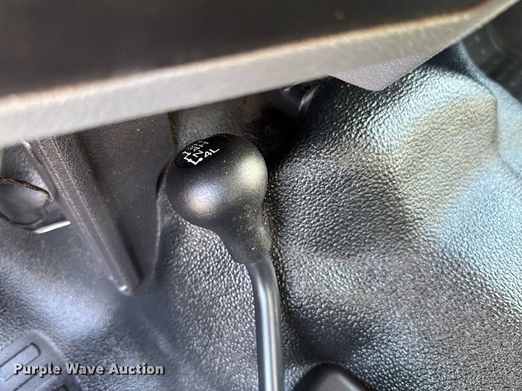 image for item DO0656 2012 Ford F550 Super Duty XLT SuperCab truck cab and chassis