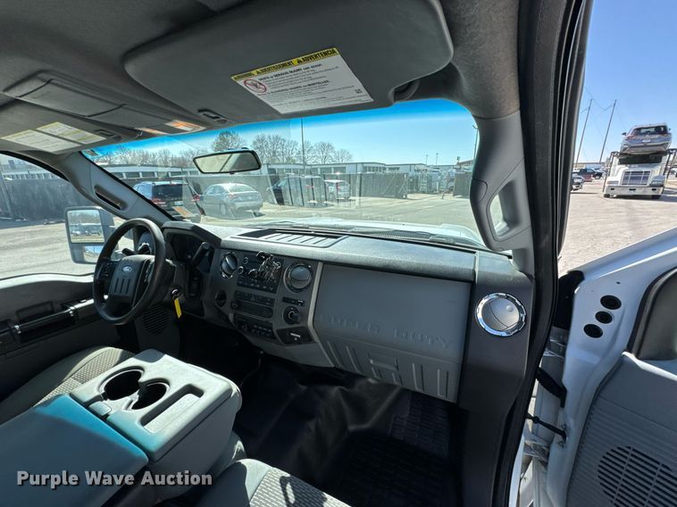 image for item DO0656 2012 Ford F550 Super Duty XLT SuperCab truck cab and chassis