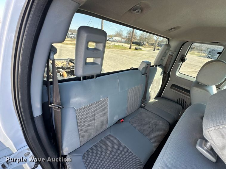 image for item DO0656 2012 Ford F550 Super Duty XLT SuperCab truck cab and chassis