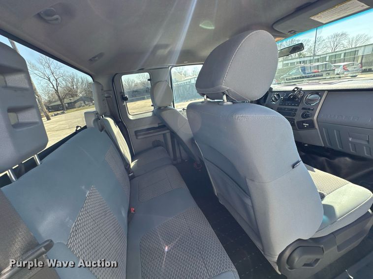 image for item DO0656 2012 Ford F550 Super Duty XLT SuperCab truck cab and chassis