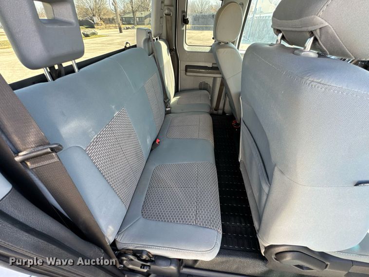 image for item DO0656 2012 Ford F550 Super Duty XLT SuperCab truck cab and chassis