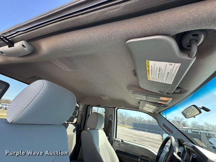 image for item DO0656 2012 Ford F550 Super Duty XLT SuperCab truck cab and chassis