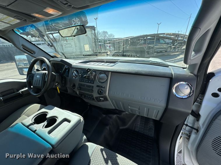 image for item DO0656 2012 Ford F550 Super Duty XLT SuperCab truck cab and chassis