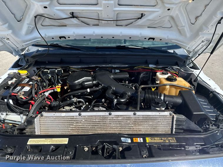 image for item DO0656 2012 Ford F550 Super Duty XLT SuperCab truck cab and chassis