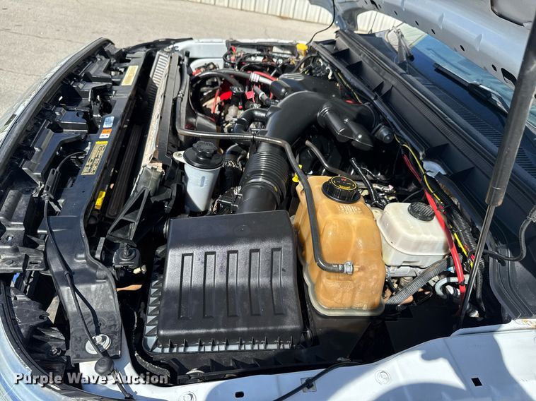 image for item DO0656 2012 Ford F550 Super Duty XLT SuperCab truck cab and chassis