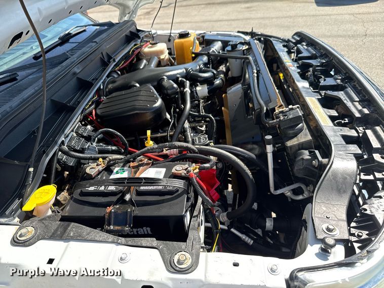 image for item DO0656 2012 Ford F550 Super Duty XLT SuperCab truck cab and chassis