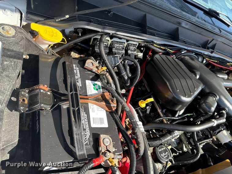 image for item DO0656 2012 Ford F550 Super Duty XLT SuperCab truck cab and chassis