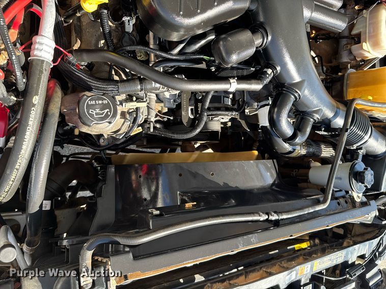 image for item DO0656 2012 Ford F550 Super Duty XLT SuperCab truck cab and chassis