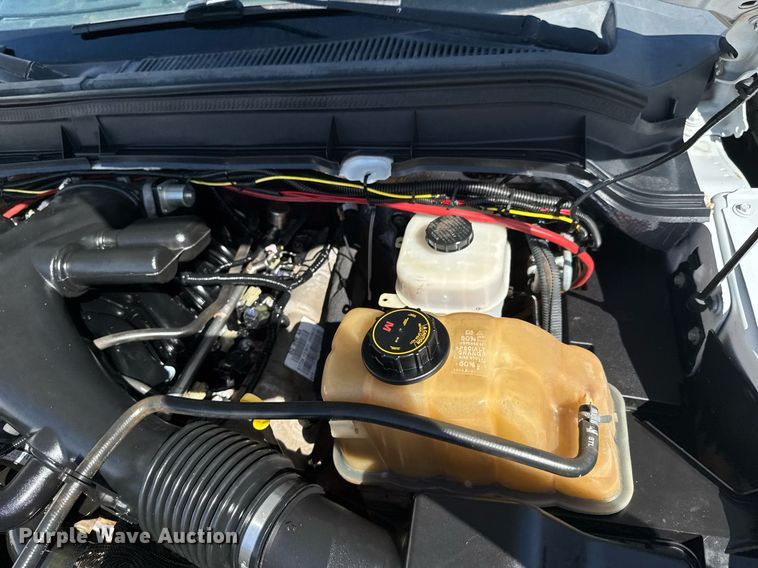 image for item DO0656 2012 Ford F550 Super Duty XLT SuperCab truck cab and chassis