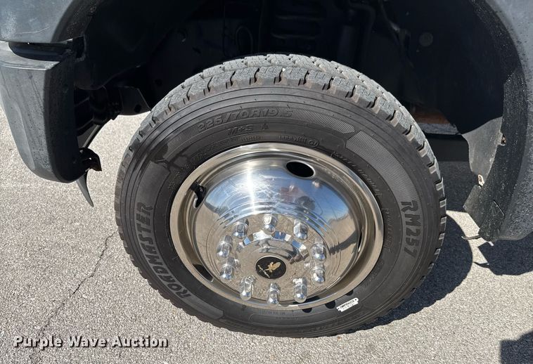 image for item DO0656 2012 Ford F550 Super Duty XLT SuperCab truck cab and chassis