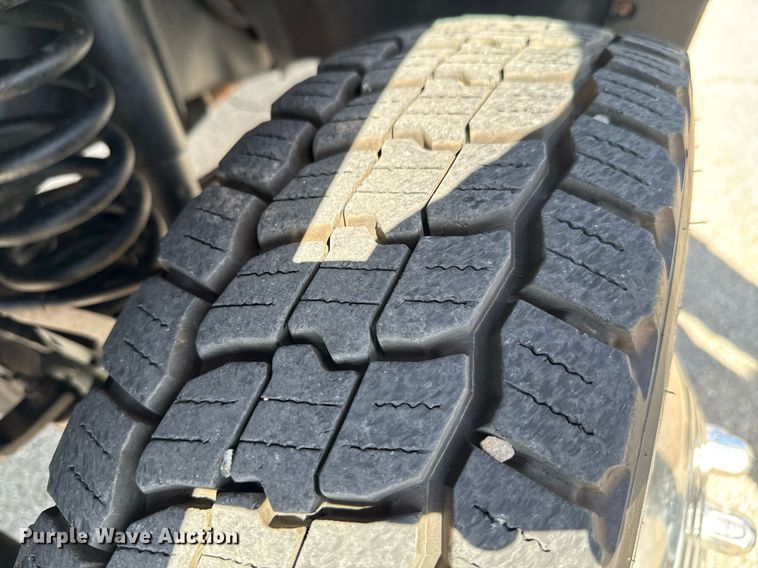 image for item DO0656 2012 Ford F550 Super Duty XLT SuperCab truck cab and chassis