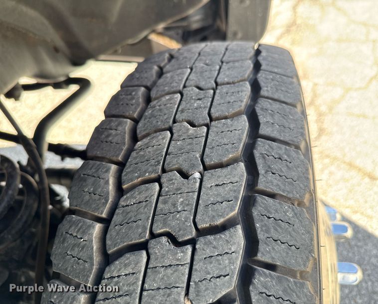 image for item DO0656 2012 Ford F550 Super Duty XLT SuperCab truck cab and chassis