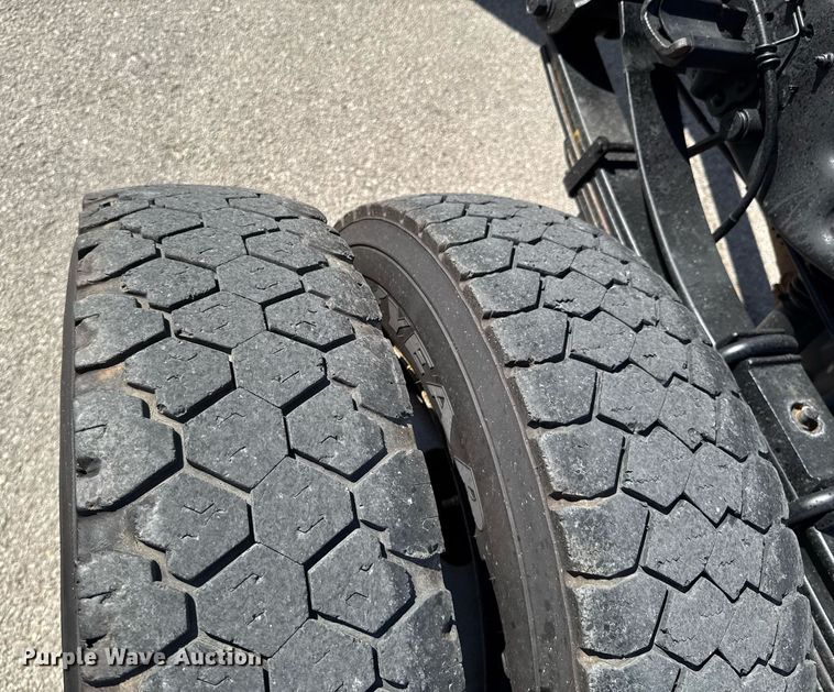 image for item DO0656 2012 Ford F550 Super Duty XLT SuperCab truck cab and chassis