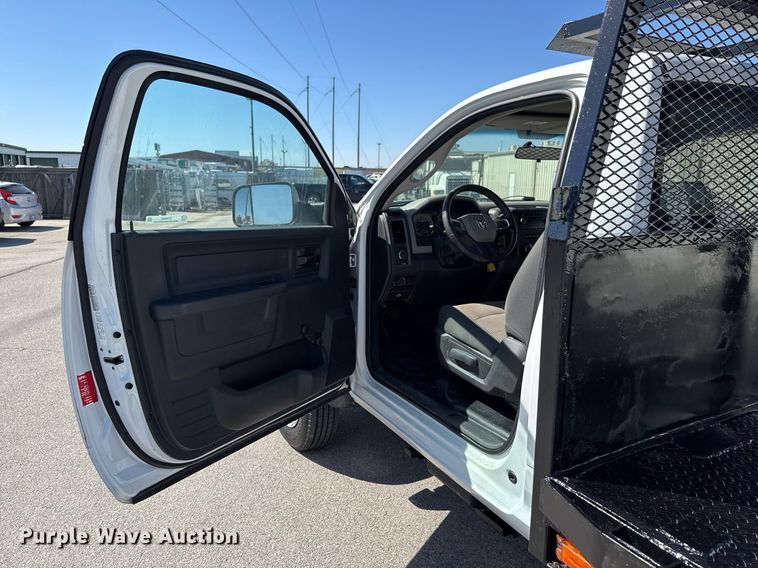 image for item DO0657 2011 Dodge Ram 5500HD flatbed truck