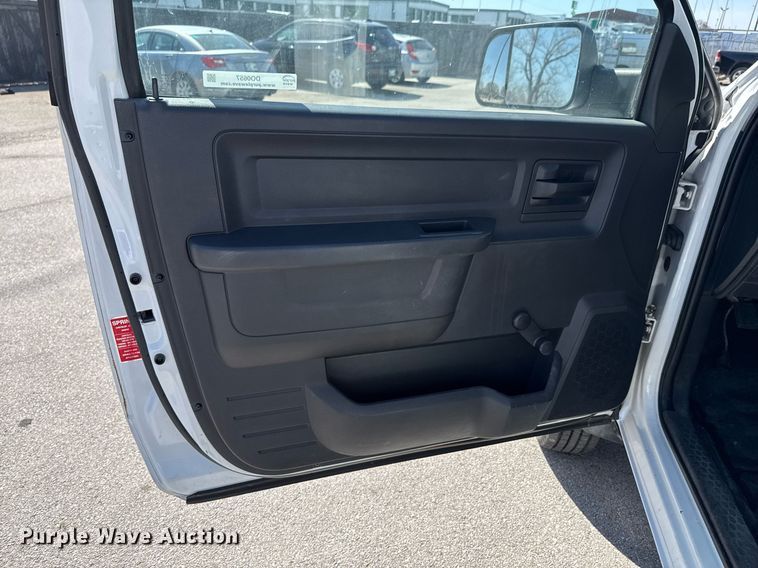 image for item DO0657 2011 Dodge Ram 5500HD flatbed truck