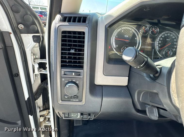 image for item DO0657 2011 Dodge Ram 5500HD flatbed truck